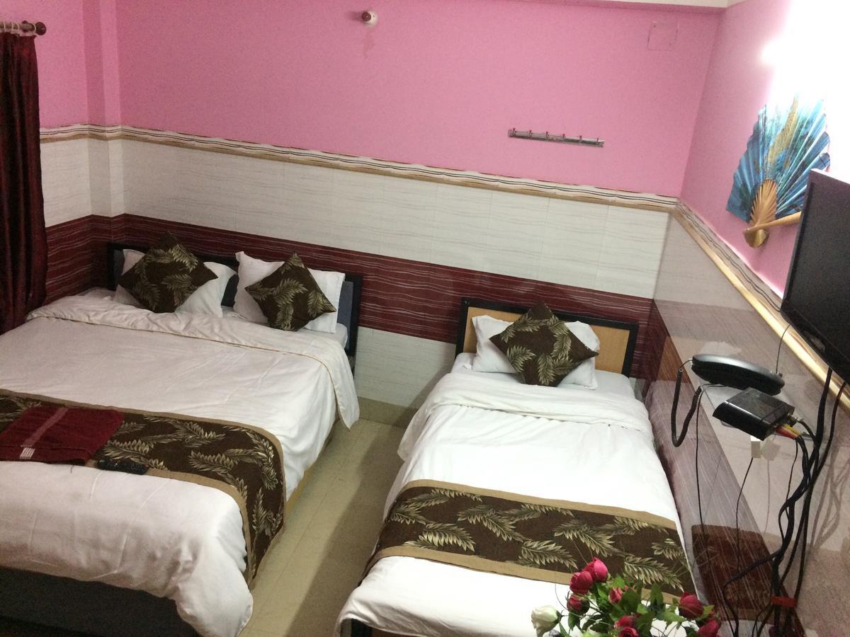 Oyo 16064 Tirupati Lodge Силигури Екстериор снимка